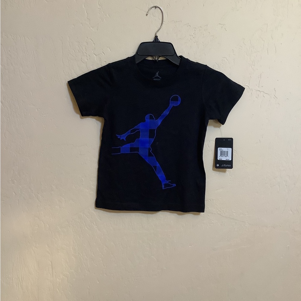 Boys Jordan shirt 6-7 yrs or size 7
